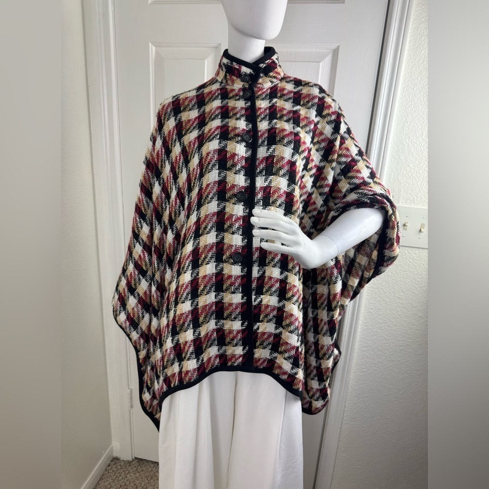 Evan Picone Vintage Red & Black Plaid Cape One Size.